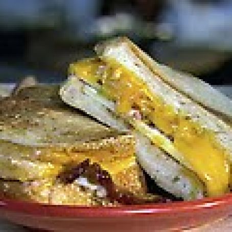 Grilled Apple, Bacon and Cheddar Sandwich